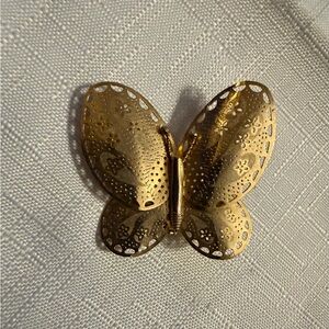 VINTAGE 1.5” GOLD TONE PRETTY BUTTERFLY BROOCH PIN